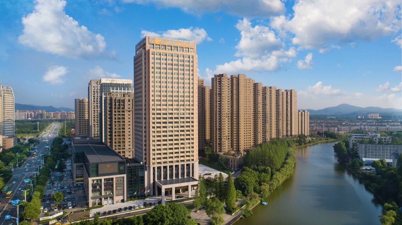 Chizhou New Century Grand Hotel building exterior